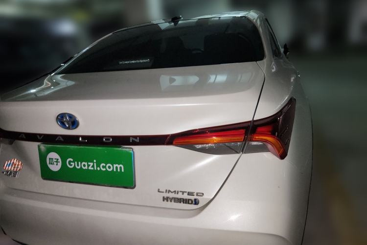 Used Toyota Avalon 2019 Dual-Engine 2.5L Limited Flagship Edition China VI Standard Rear