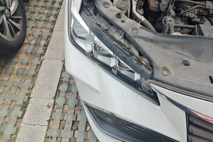 Used Toyota Avalon 2019 2.0L Luxury Edition China VI Standard Right Front Headlight