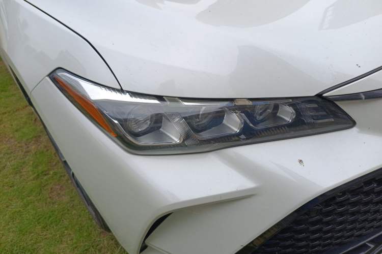 Used Toyota Avalon 2019 2.0L Luxury Edition China VI Standard Right Front Headlight