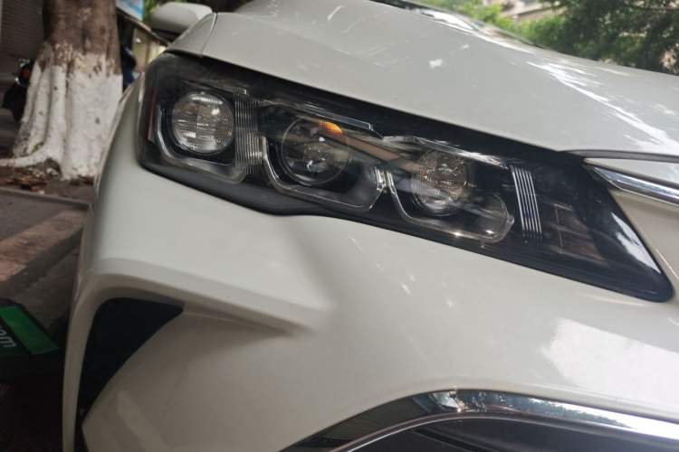 Used Toyota Avalon 2019 2.0L XLE Premium Edition China VI Right Front Headlight