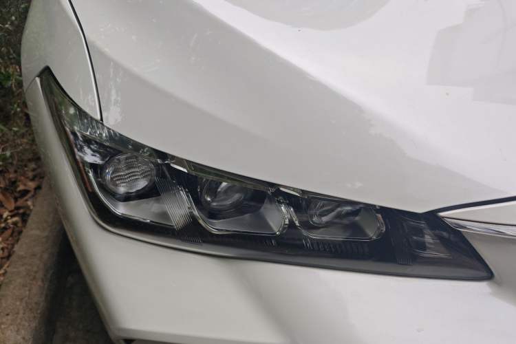 Used Toyota Avalon 2019 2.0L XLE Premium Edition China VI Right Front Headlight