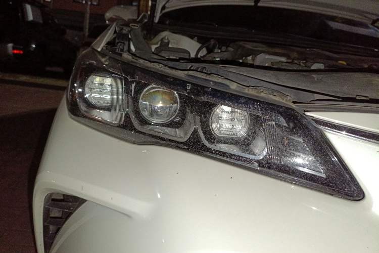 Used Toyota Avalon 2019 Dual-Engine 2.5L XLE Prestige Version China V Standard Right Front Headlight