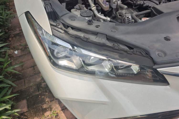 Used Toyota Avalon 2019 2.0L XLE Premium Edition China VI Right Front Headlight