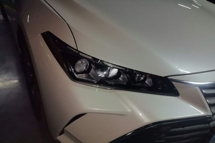 Used Toyota Avalon 2019 Dual-Engine 2.5L Limited Flagship Edition China VI Standard Right Front Headlight