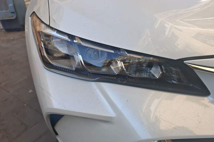 Used Toyota Avalon 2019 2.0L XLE Premium Edition China VI Right Front Headlight