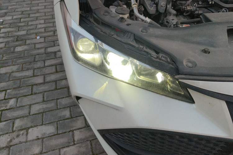 Used Toyota Avalon 2019 2.0L XLE Premium Edition China VI Right Front Headlight