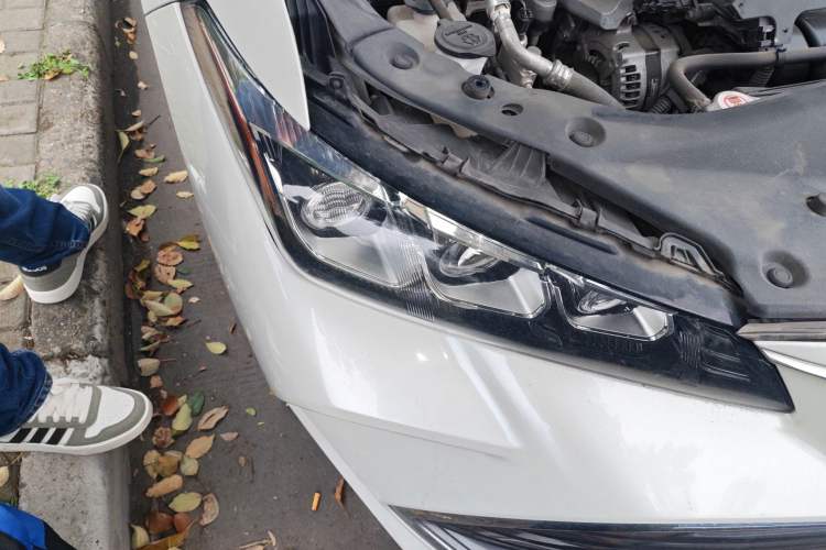 Used Toyota Avalon 2019 2.5L Ambition Version China VI Standard Right Front Headlight