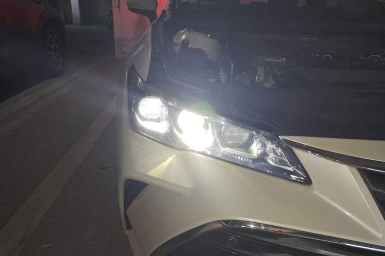 Used Toyota Avalon 2019 2.5L Ambition Version China VI Standard Right Front Headlight