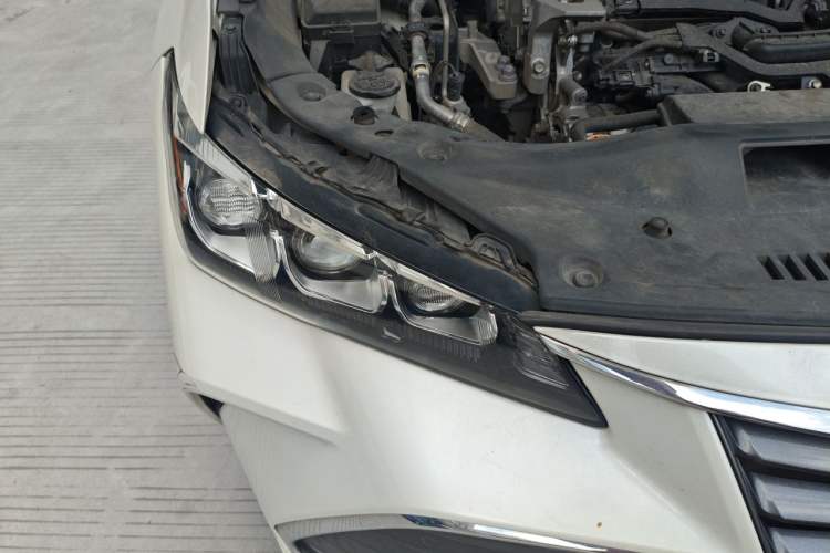 Used Toyota Avalon 2019 2.0L XLE Premium Edition China VI Right Front Headlight