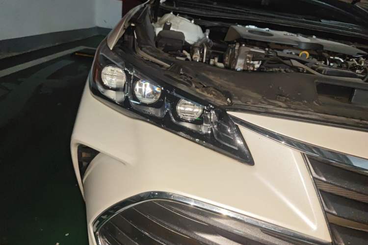 Used Toyota Avalon 2019 2.0L Luxury Edition China VI Standard Right Front Headlight
