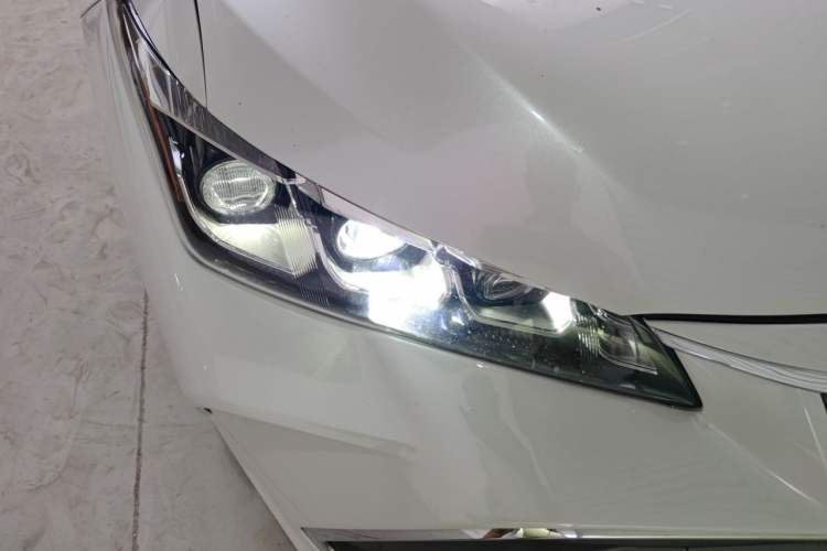 Used Toyota Avalon 2019 2.0L Luxury Edition China VI Standard Right Front Headlight