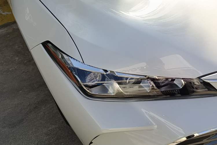 Used Toyota Avalon 2019 2.0L Luxury Edition China VI Standard Right Front Headlight