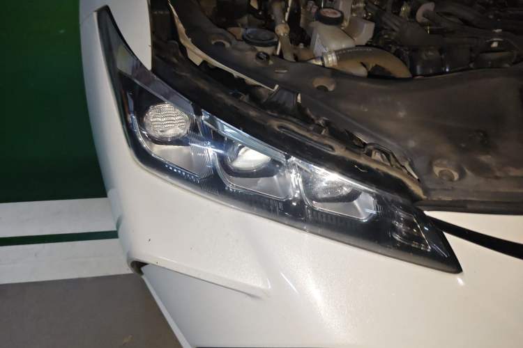 Used Toyota Avalon 2019 Dual-Engine 2.5L Luxury Edition China VI Standard Right Front Headlight