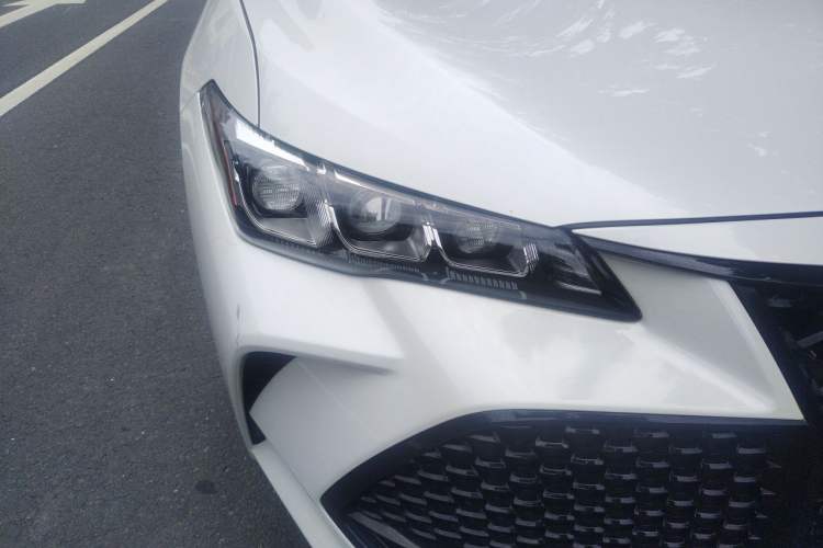 Used Toyota Avalon 2019 2.0L Luxury Edition China VI Standard Right Front Headlight