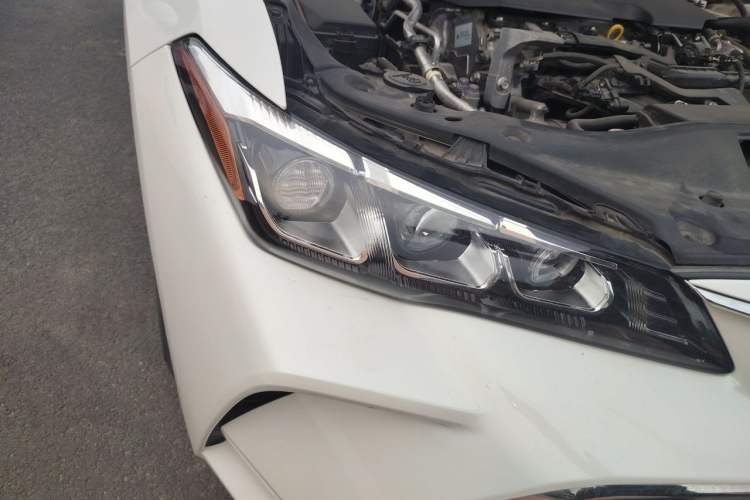 Used Toyota Avalon 2019 2.0L XLE Premium Edition China VI Right Front Headlight