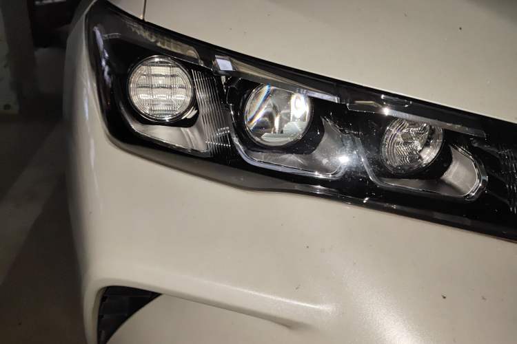 Used Toyota Avalon 2019 Dual-Engine 2.5L XLE Prestige Version China V Standard Right Front Headlight
