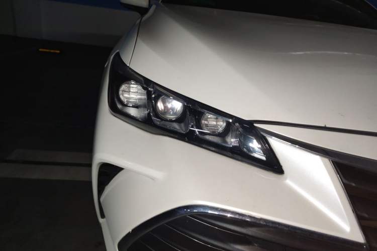 Used Toyota Avalon 2019 2.0L Luxury Edition China VI Standard Right Front Headlight