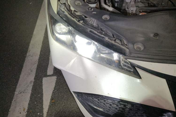 Used Toyota Avalon 2019 2.5L Touring Premium Version China VI Standard Right Front Headlight
