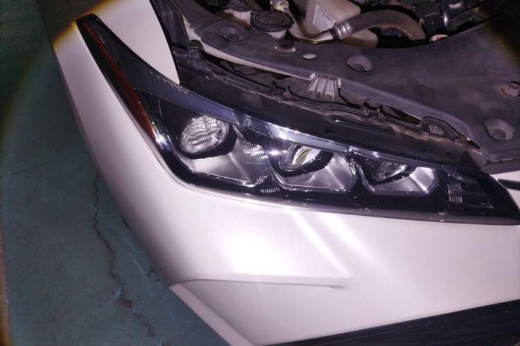 Used Toyota Avalon 2019 Dual-Engine 2.5L Luxury Edition China VI Standard Right Front Headlight