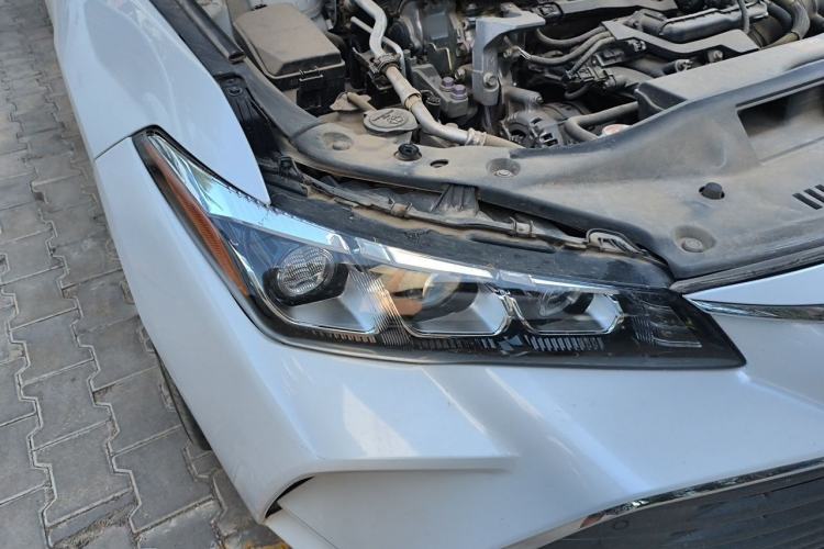 Used Toyota Avalon 2019 2.0L XLE Premium Edition China VI Right Front Headlight