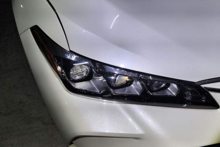 Used Toyota Avalon 2019 Dual-Engine 2.5L Luxury Edition China VI Standard Right Front Headlight