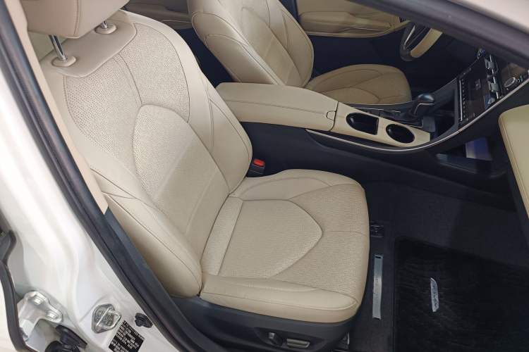 Used Toyota Avalon 2019 2.0L XLE Premium Edition China VI Right Front Seat