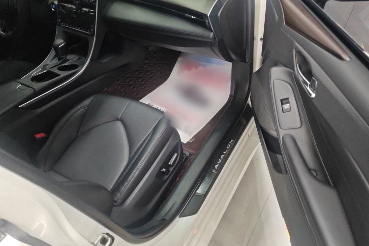 Used Toyota Avalon 2019 2.0L XLE Premium Edition China VI Right Front Seat