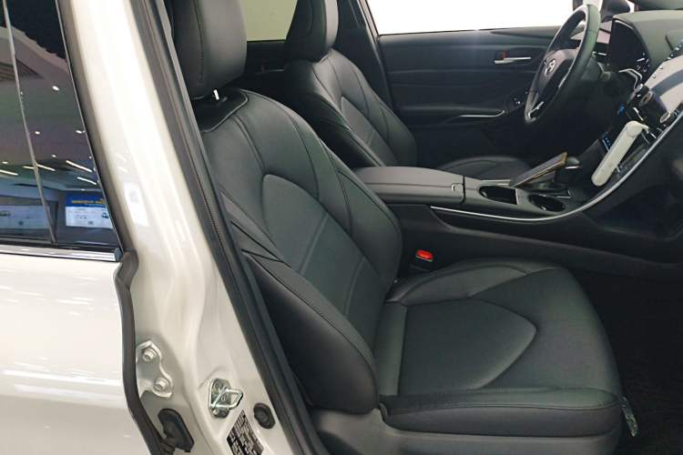 Used Toyota Avalon 2019 2.0L Luxury Edition China VI Standard Right Front Seat