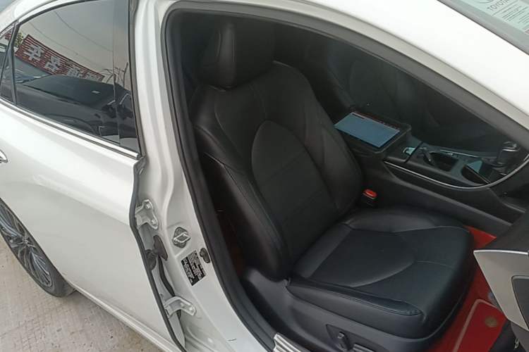 Used Toyota Avalon 2019 2.0L XLE Premium Edition China VI Right Front Seat