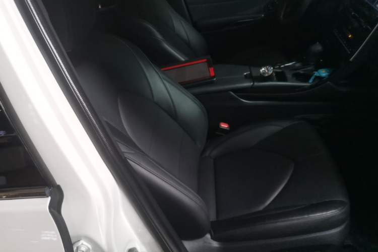 Used Toyota Avalon 2019 2.0L Ambition Edition China VI Right Front Seat