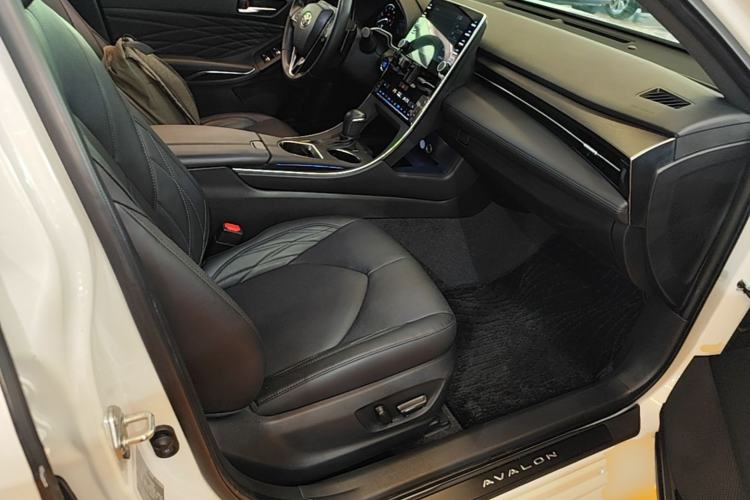 Used Toyota Avalon 2019 2.5L Touring Premium Version China VI Standard Right Front Seat