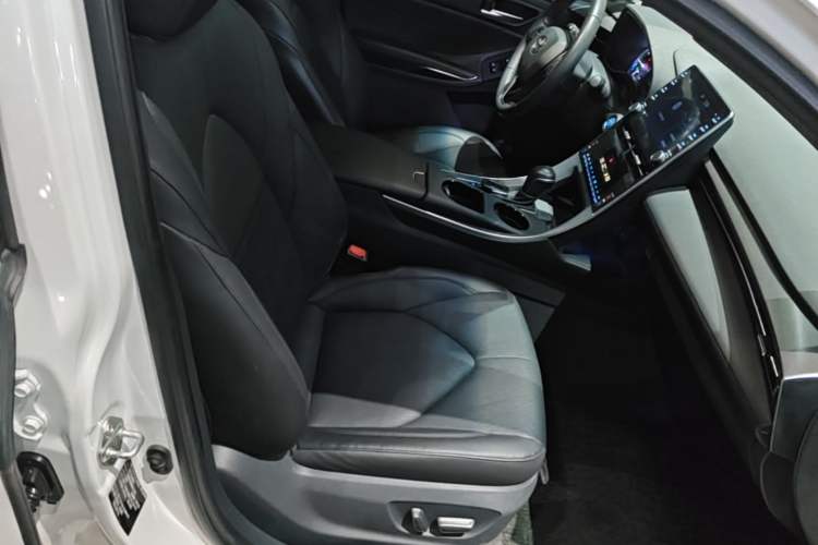 Used Toyota Avalon 2019 Dual-Engine 2.5L Luxury Edition China VI Standard Right Front Seat