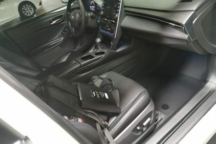 Used Toyota Avalon 2019 Dual-Engine 2.5L Luxury Edition China VI Standard Right Front Seat