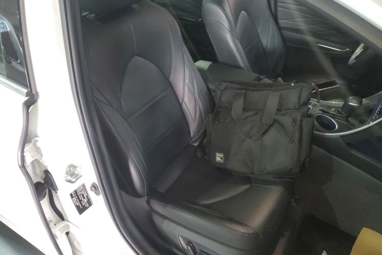 Used Toyota Avalon 2019 Dual-Engine 2.5L XLE Prestige Version China VI Standard Right Front Seat