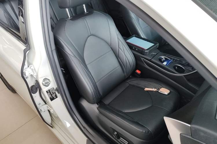 Used Toyota Avalon 2019 2.5L Touring Premium Version China VI Standard Right Front Seat