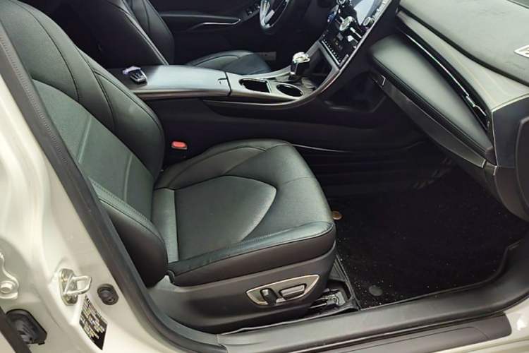 Used Toyota Avalon 2019 Dual-Engine 2.5L Luxury Edition China VI Standard Right Front Seat