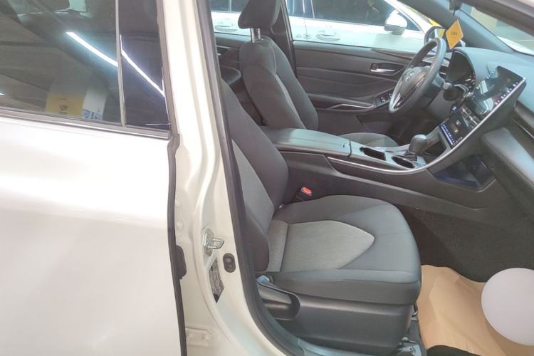 Used Toyota Avalon 2019 2.0L Ambition Edition China VI Right Front Seat