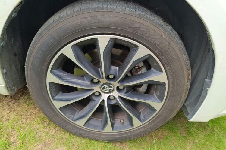 Used Toyota Avalon 2019 2.0L Luxury Edition China VI Standard Right Front Wheel Hub