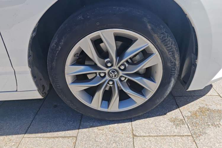 Used Toyota Avalon 2019 Dual-Engine 2.5L Luxury Edition China V Standard Right Front Wheel Hub