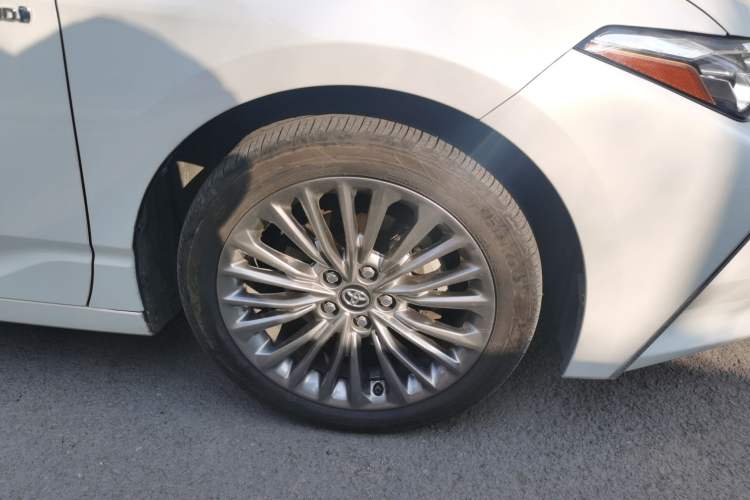 Used Toyota Avalon 2019 Dual-Engine 2.5L XLE Prestige Version China VI Standard Right Front Wheel Hub