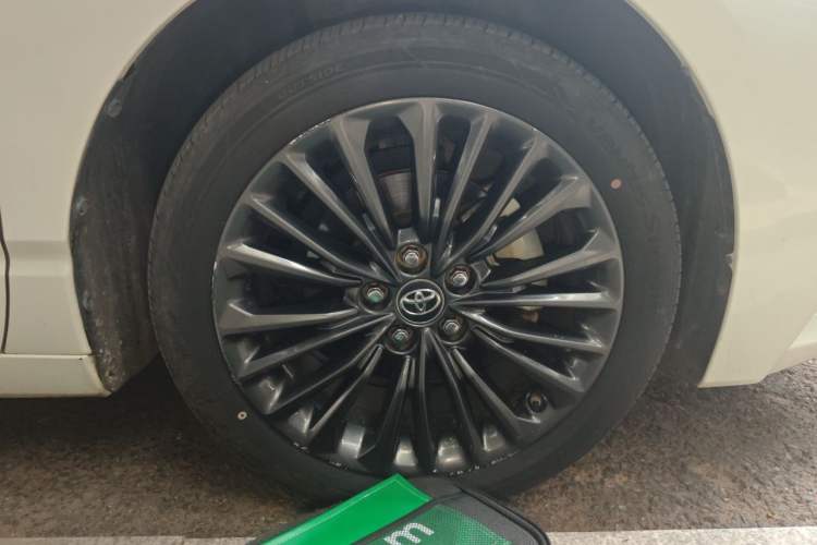 Used Toyota Avalon 2019 2.0L XLE Premium Edition China VI Right Front Wheel Hub
