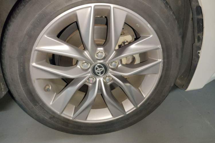 Used Toyota Avalon 2019 2.0L Luxury Edition China VI Standard Right Front Wheel Hub