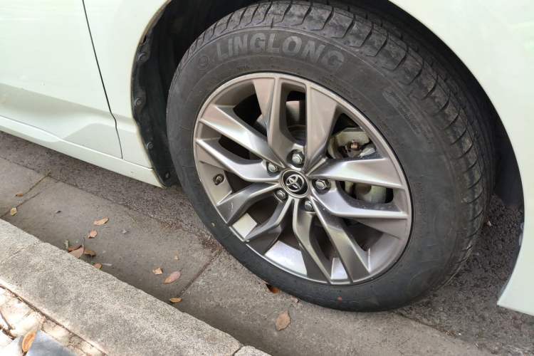 Used Toyota Avalon 2019 2.5L Ambition Version China VI Standard Right Front Wheel Hub