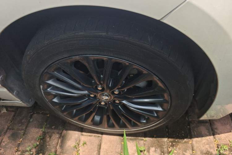 Used Toyota Avalon 2019 2.0L XLE Premium Edition China VI Right Front Wheel Hub