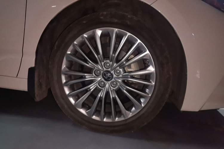 Used Toyota Avalon 2019 Dual-Engine 2.5L Limited Flagship Edition China VI Standard Right Front Wheel Hub