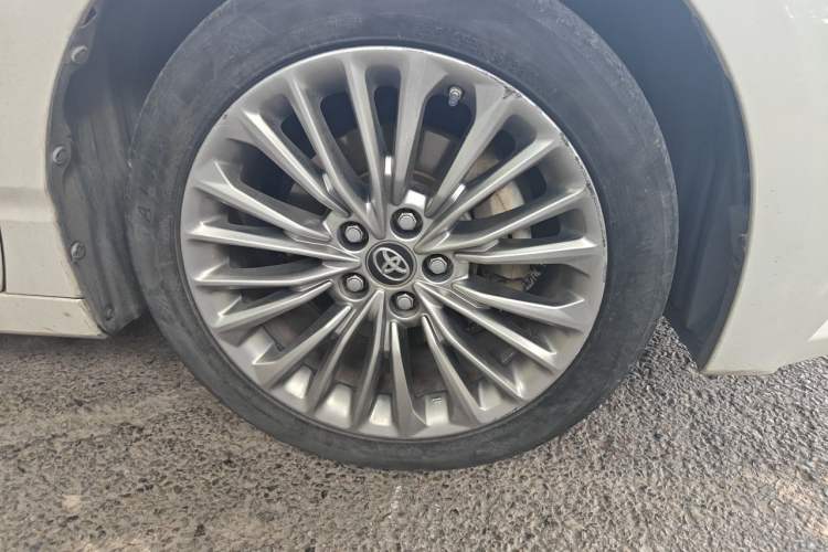 Used Toyota Avalon 2019 Dual-Engine 2.5L XLE Prestige Version China VI Standard Right Front Wheel Hub