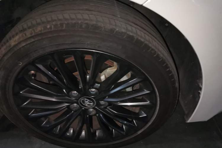 Used Toyota Avalon 2019 2.0L XLE Premium Edition China VI Right Front Wheel Hub