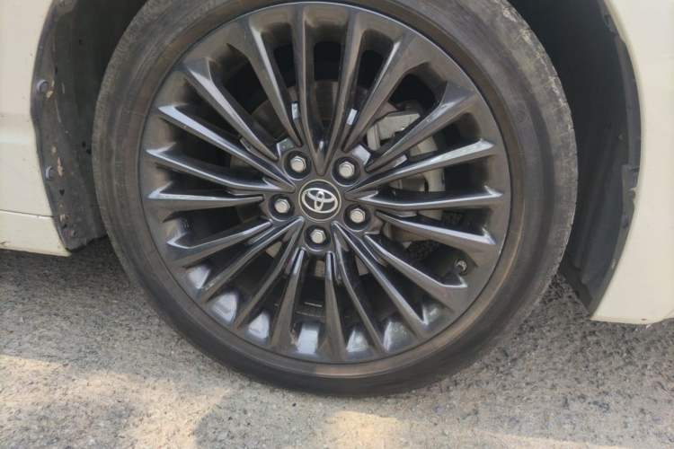 Used Toyota Avalon 2019 2.5L Touring Premium Version China VI Standard Right Front Wheel Hub