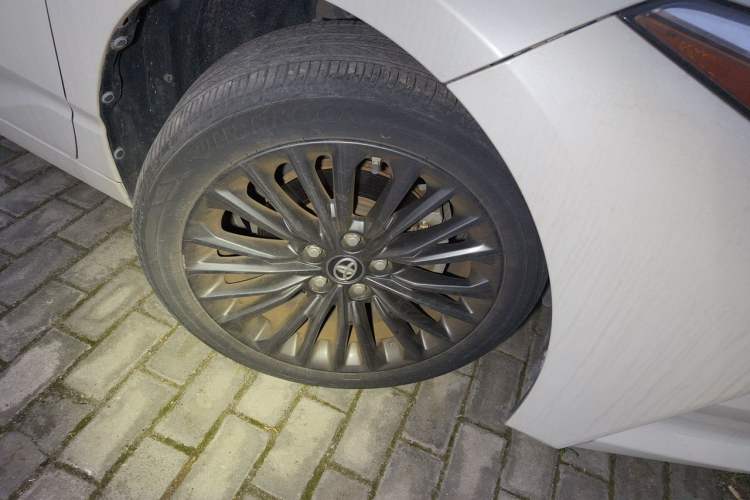 Used Toyota Avalon 2019 2.0L XLE Premium Edition China VI Right Front Wheel Hub
