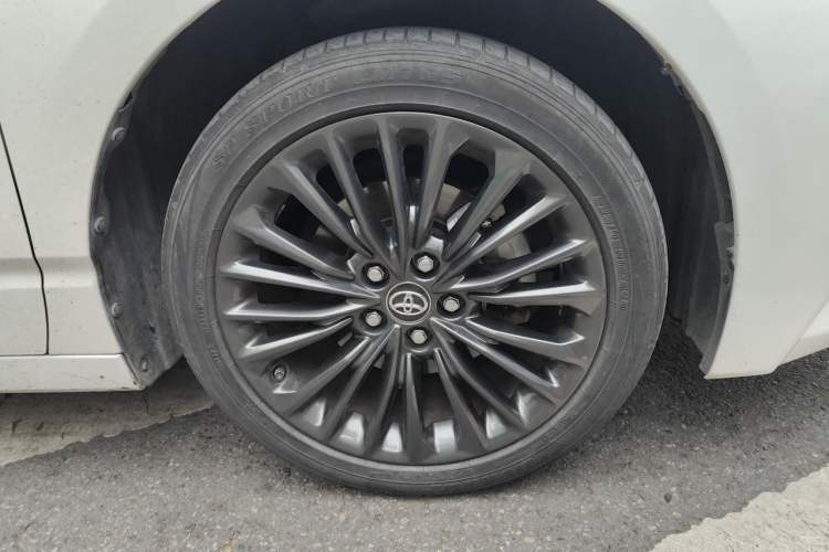 Used Toyota Avalon 2019 2.0L XLE Premium Edition China VI Right Front Wheel Hub